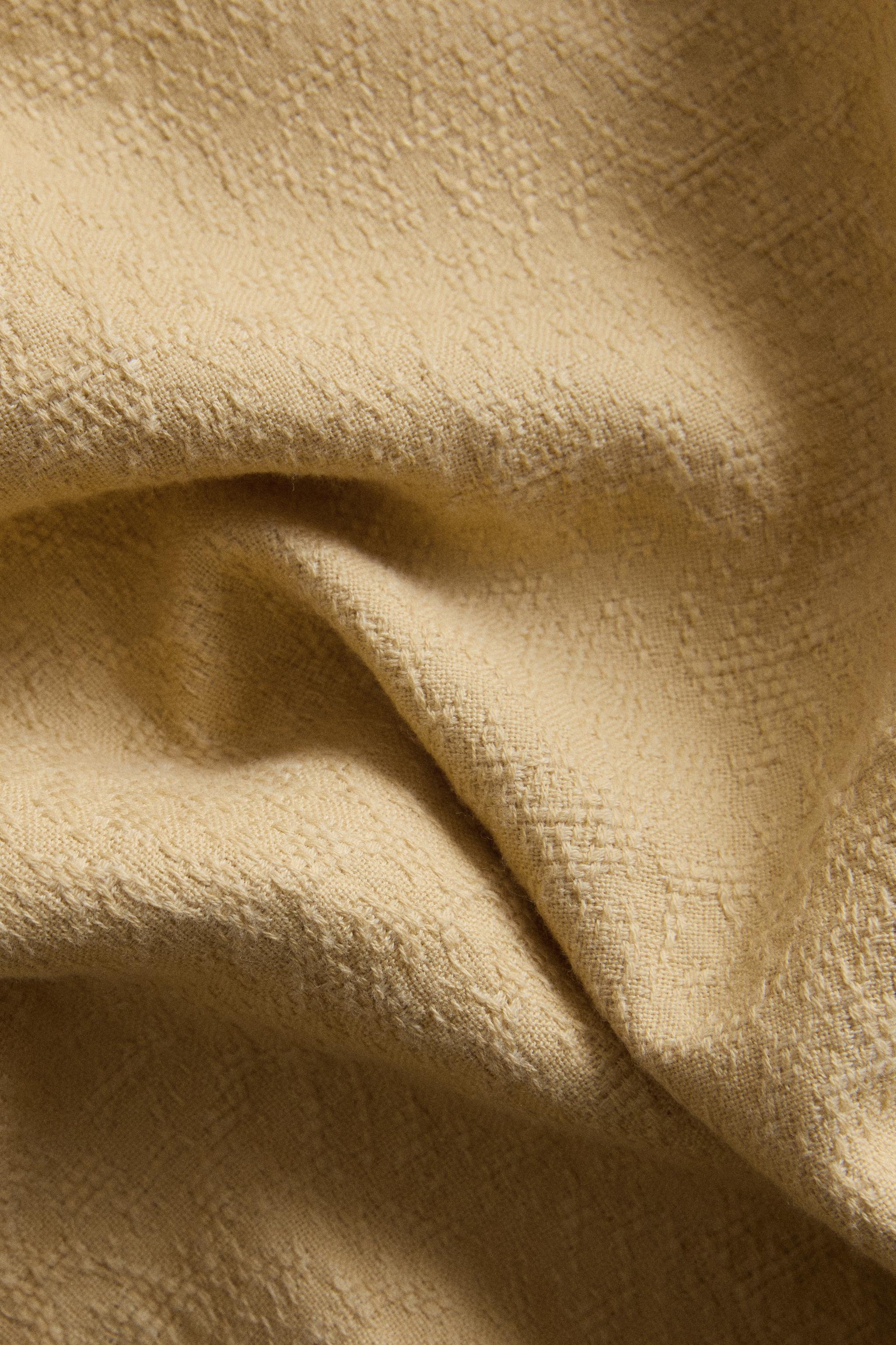 TEXTURED JACQUARD BEDSPREAD